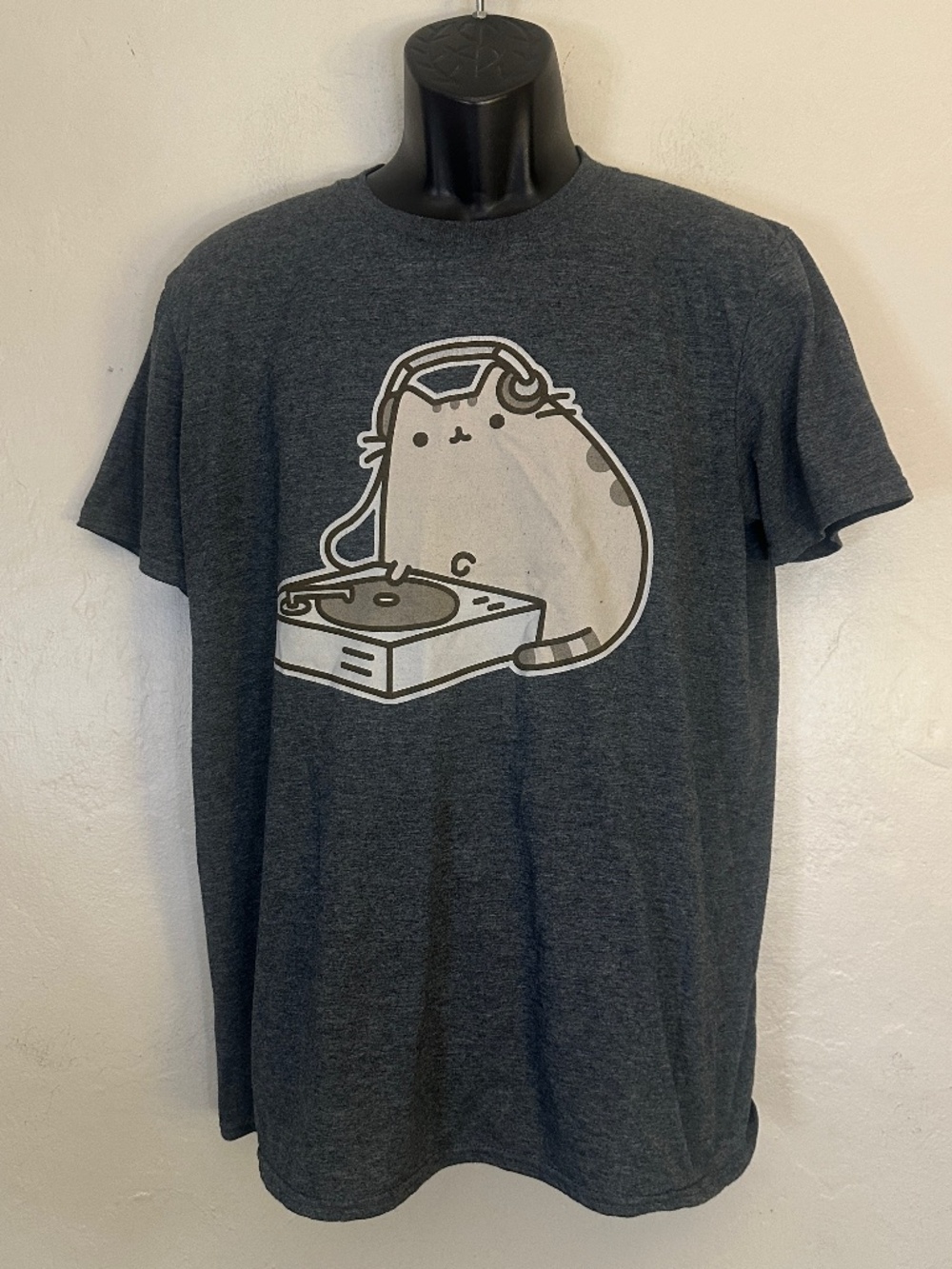Cat DJ T Shirt Medium Gently worn 65% polyester/35% cotton